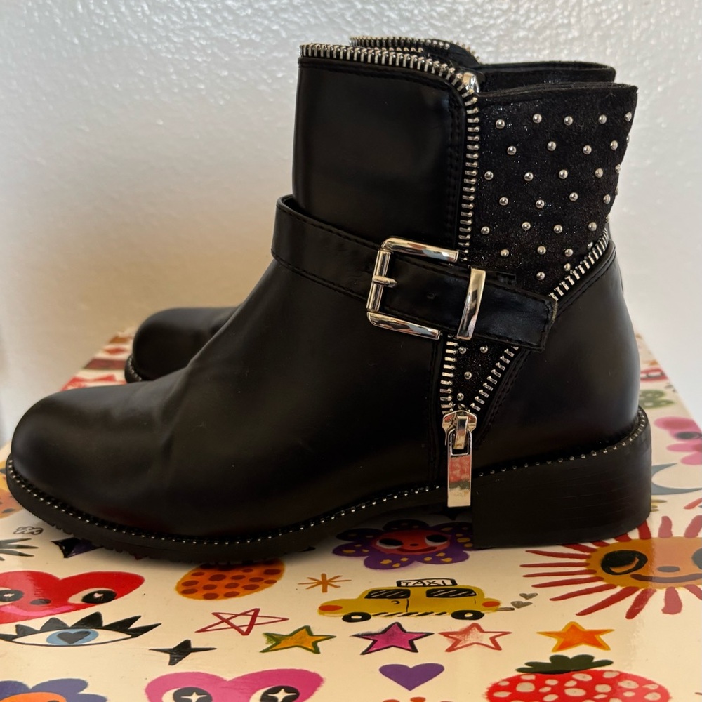 Chic Black Ankle Boots with Silver Accents
